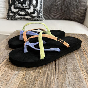Teva Sandals Womens 9 Olowahu Multicolor Thong Flip Flops Strappy Comfort Boho
